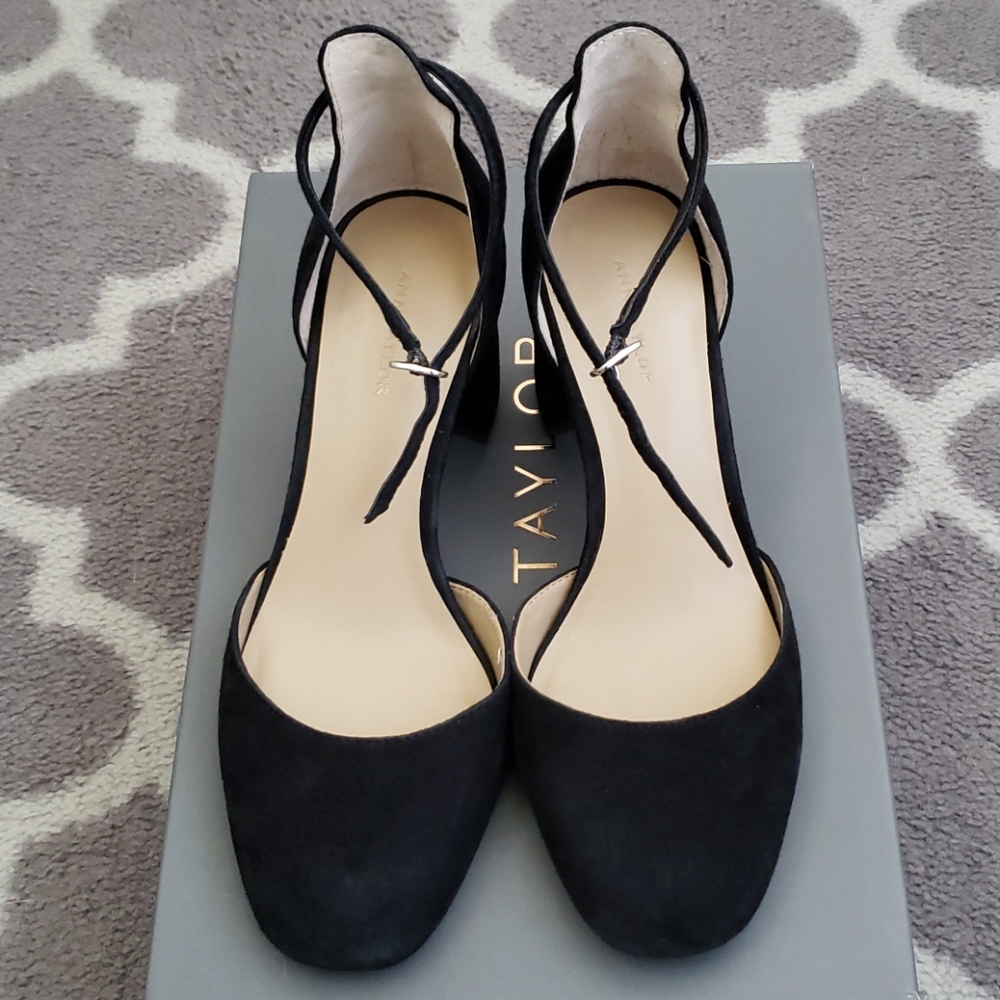 Suede block heel pump